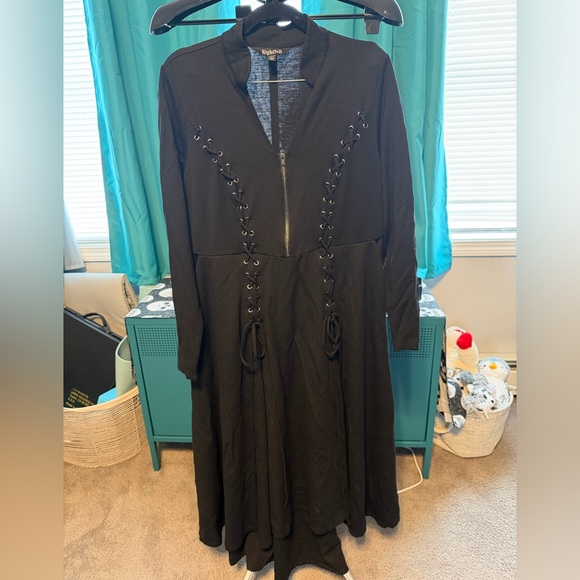 torrid Dresses & Skirts - EUC Torrid Nightfall maxi dress size 1 with lace and zip front